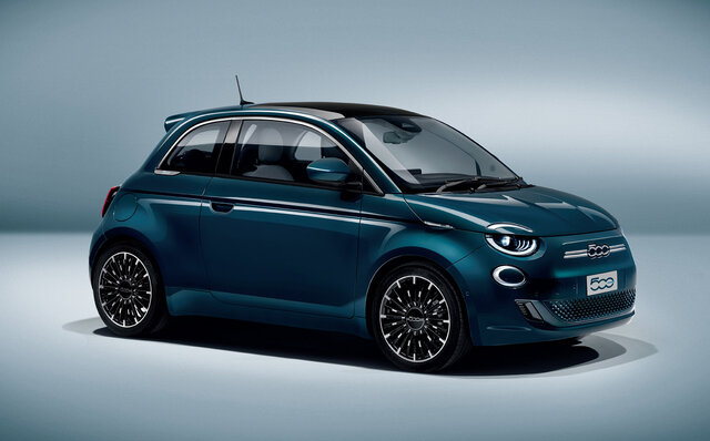 BEVになってもチンクエチェントの遊び心は健在──アイコニックなデザインを受け継いだフィアット初のBEV「500e」が誕生｜FIAT