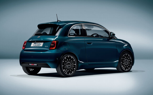 BEVになってもチンクエチェントの遊び心は健在──アイコニックなデザインを受け継いだフィアット初のBEV「500e」が誕生｜FIAT