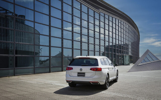 EV航続距離が伸びて普段使いではCO2排出ゼロに──PHEVモデルのパサート GTE ヴァリアントがデビュー|Volkswagen EV航続距離が伸びて普段使いではCO2排出ゼロに──PHEVモデルのパサート GTE ヴァリアントがデビュー|Volkswagen