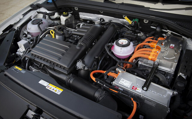 EV航続距離が伸びて普段使いではCO2排出ゼロに──PHEVモデルのパサート GTE ヴァリアントがデビュー|Volkswagen EV航続距離が伸びて普段使いではCO2排出ゼロに──PHEVモデルのパサート GTE ヴァリアントがデビュー|Volkswagen