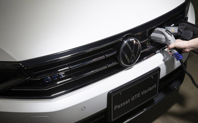 EV航続距離が伸びて普段使いではCO2排出ゼロに──PHEVモデルのパサート GTE ヴァリアントがデビュー|Volkswagen EV航続距離が伸びて普段使いではCO2排出ゼロに──PHEVモデルのパサート GTE ヴァリアントがデビュー|Volkswagen