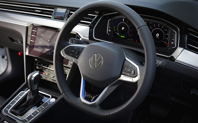 EV航続距離が伸びて普段使いではCO2排出ゼロに──PHEVモデルのパサート GTE ヴァリアントがデビュー|Volkswagen EV航続距離が伸びて普段使いではCO2排出ゼロに──PHEVモデルのパサート GTE ヴァリアントがデビュー|Volkswagen