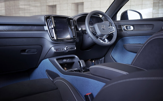 合計出力300kW、0-100km/h加速4.7秒の走りや如何に？──ボルボのBEV「C40」に試乗｜VOLVO