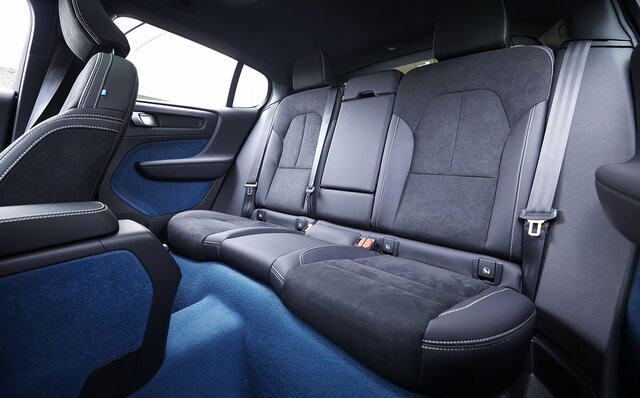 合計出力300kW、0-100km/h加速4.7秒の走りや如何に？──ボルボのBEV「C40」に試乗｜VOLVO