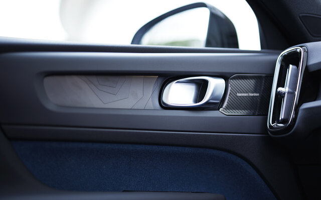 合計出力300kW、0-100km/h加速4.7秒の走りや如何に？──ボルボのBEV「C40」に試乗｜VOLVO