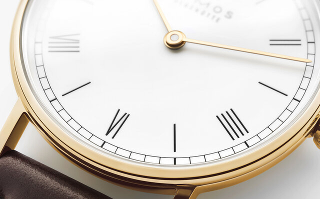 ゴールドカラーのノモス グラスヒュッテショップ限定モデル。秒針のないシンプルな新作｜NOMOS GLASHÜTTE