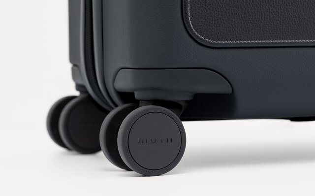 新たなトラベルアイテムブランドが誕生。地球の景色になじむ、鞄のようなスーツケース| moln 新たなトラベルアイテムブランドが誕生。地球の景色になじむ、鞄のようなスーツケース| moln