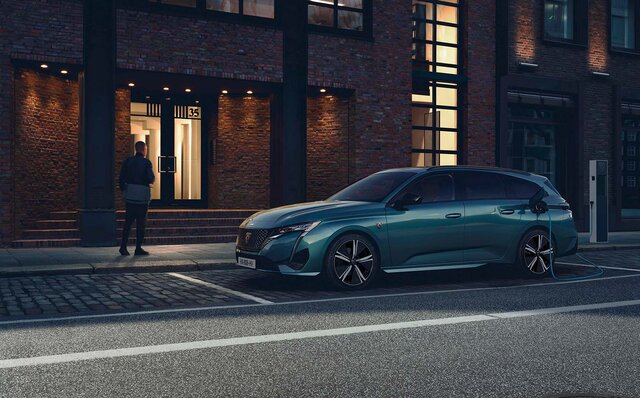 ステランティスが新型プジョー308と308SWの日本での販売を開始|PEUGEOT ステランティスが新型プジョー308と308SWの日本での販売を開始|PEUGEOT