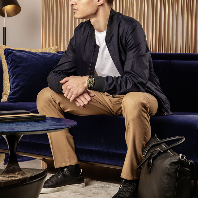 際立つネオヴィンテージな佇まい。新作「ブラックベイ GMT S&G」|TUDOR  際立つネオヴィンテージな佇まい。新作「ブラックベイ GMT S&G」|TUDOR