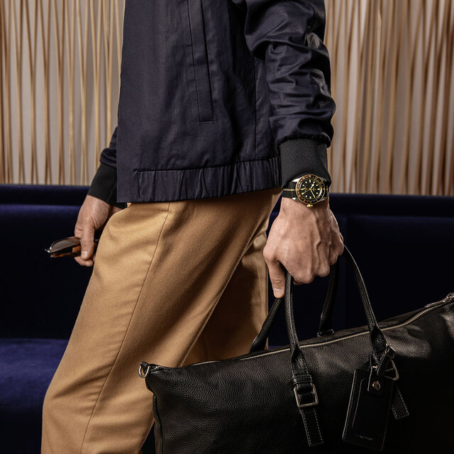 際立つネオヴィンテージな佇まい。新作「ブラックベイ GMT S&G」|TUDOR  際立つネオヴィンテージな佇まい。新作「ブラックベイ GMT S&G」|TUDOR