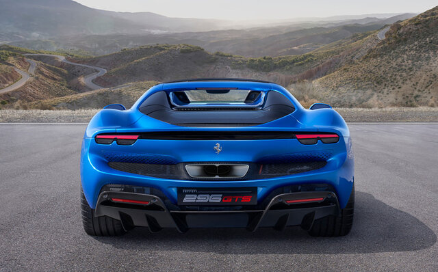 フェラーリ、830hpのハイブリッドオープン「296GTS」を発表｜Ferrari