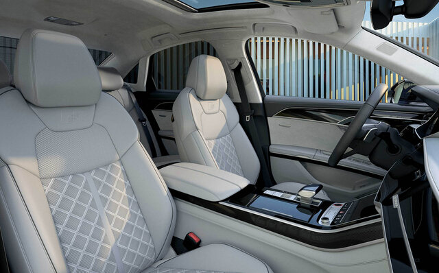 大幅なアップデートを果たしたアウディA8が登場｜Audi