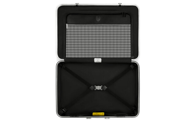 リモワ×ポルシェがコラボレーション!初代ポルシェ911から着想を得たハンドキャリーケースが登場|RIMOWA リモワ×ポルシェがコラボレーション!初代ポルシェ911から着想を得たハンドキャリーケースが登場|RIMOWA