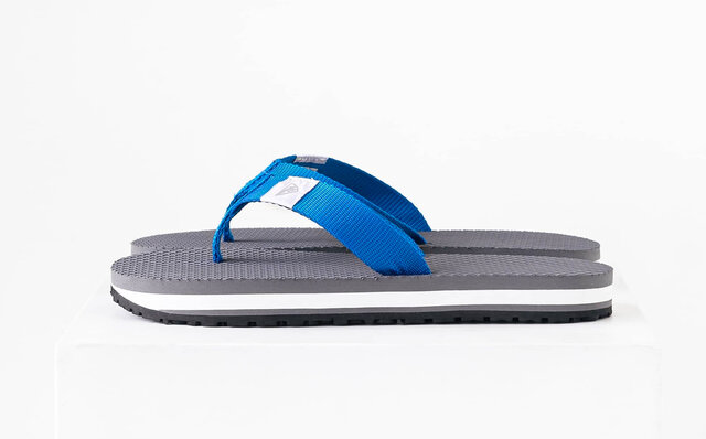 1970年代に実在したスポーツビーチサンダルをスロバキア工場で限りなく再現｜Sýr/ZDA