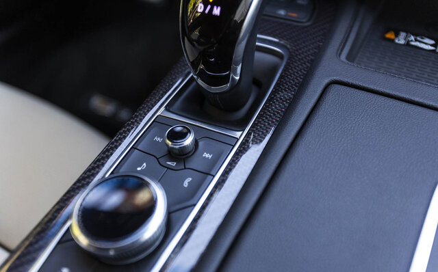 注目のクリエイターがキャデラックとともに過ごす一日──CT5 × インテリアスタイリスト窪川勝哉 & トラベルジャーナリスト 飯嶌寿子編|Cadillac 注目のクリエイターがキャデラックとともに過ごす一日──CT5 × インテリアスタイリスト窪川勝哉 & トラベルジャーナリスト 飯嶌寿子編|Cadillac