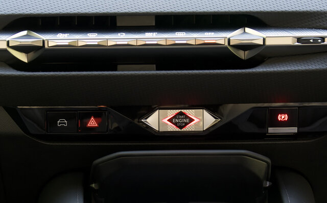 世界で最も美しいクルマに選定──DS 4が日本上陸|DS 世界で最も美しいクルマに選定──DS 4が日本上陸|DS
