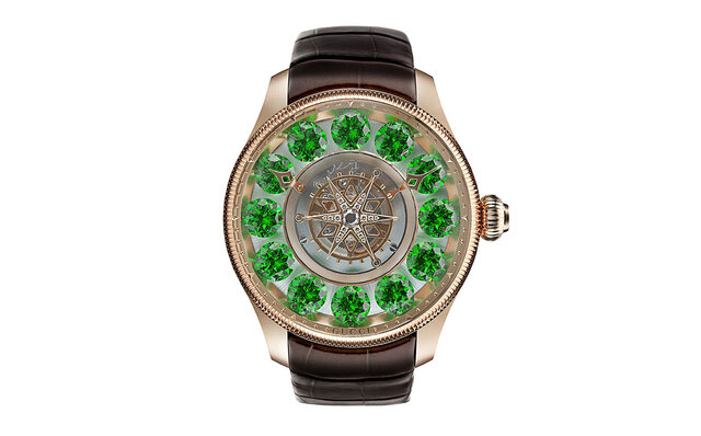 メリーゴーラウンドのように、ジェムストーンが衛星回転。しかも独自開発のトゥールビヨンを搭載｜GUCCI
