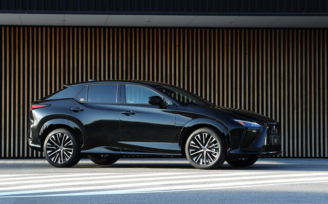 レクサス初となるバッテリーEV専用モデル「RZ」プロトタイプに試乗──その走り味とは? |LEXUS レクサス初となるバッテリーEV専用モデル「RZ」プロトタイプに試乗──その走り味とは? |LEXUS