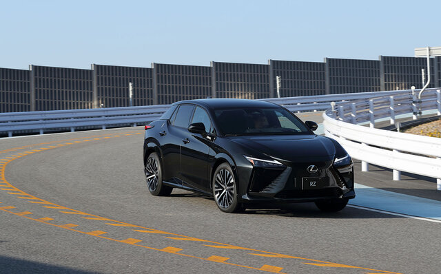 レクサス初となるバッテリーEV専用モデル「RZ」プロトタイプに試乗──その走り味とは？　｜LEXUS