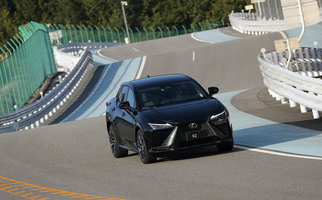 レクサス初となるバッテリーEV専用モデル「RZ」プロトタイプに試乗──その走り味とは？　｜LEXUS