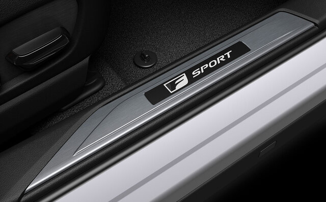 レクサス、新型UXをワールドプレミア。日本では2022年夏ごろ発売|LEXUS レクサス、新型UXをワールドプレミア。日本では2022年夏ごろ発売|LEXUS