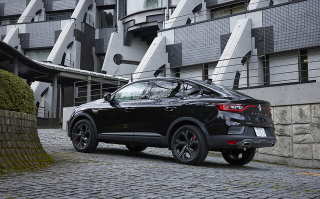 ルノー アルカナに試乗──F1マシン由来のハイブリッドシステムを搭載したクーペSUVの走りとは？｜Renault