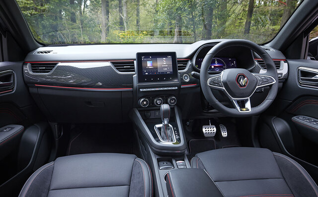 ルノー アルカナに試乗──F1マシン由来のハイブリッドシステムを搭載したクーペSUVの走りとは？｜Renault