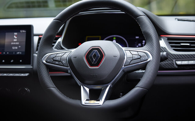 ルノー アルカナに試乗──F1マシン由来のハイブリッドシステムを搭載したクーペSUVの走りとは？｜Renault