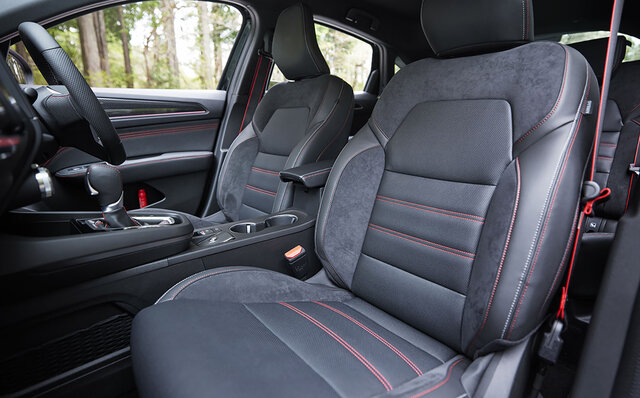 ルノー アルカナに試乗──F1マシン由来のハイブリッドシステムを搭載したクーペSUVの走りとは？｜Renault