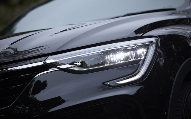 ルノー アルカナに試乗──F1マシン由来のハイブリッドシステムを搭載したクーペSUVの走りとは？｜Renault