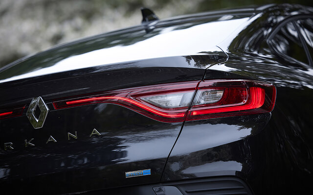 ルノー アルカナに試乗──F1マシン由来のハイブリッドシステムを搭載したクーペSUVの走りとは？｜Renault