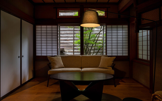 日本酒LOVER必見! 復活酒蔵併設の個性派宿で一夜を過ごす、唯一無二の体験「BYAKU Narai」|TRAVEL 日本酒LOVER必見! 復活酒蔵併設の個性派宿で一夜を過ごす、唯一無二の体験「BYAKU Narai」|TRAVEL