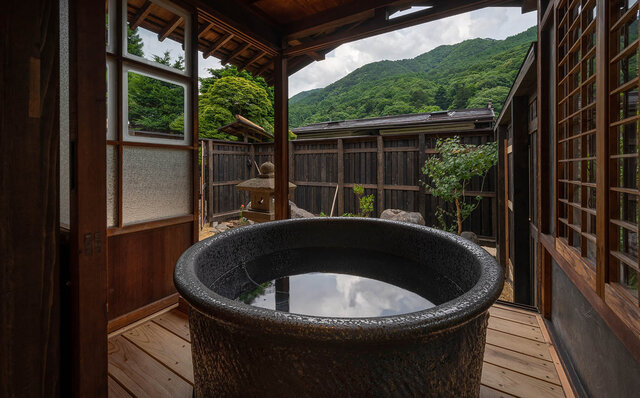 日本酒LOVER必見! 復活酒蔵併設の個性派宿で一夜を過ごす、唯一無二の体験「BYAKU Narai」|TRAVEL 日本酒LOVER必見! 復活酒蔵併設の個性派宿で一夜を過ごす、唯一無二の体験「BYAKU Narai」|TRAVEL