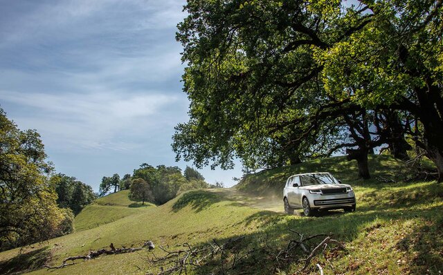 新型レンジローバーに試乗──まさに世界一ぜいたくなSUVといえる出来映え｜Land Rover