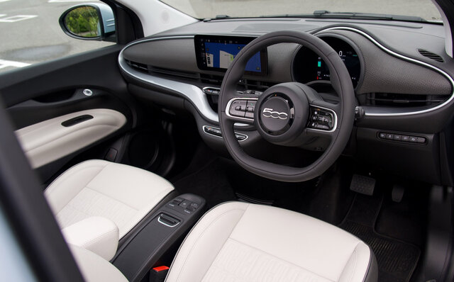 フィアット500eに試乗──アイコニックなデザインを受け継いだフィアット初のBEVの走りとは?|FIAT フィアット500eに試乗──アイコニックなデザインを受け継いだフィアット初のBEVの走りとは?|FIAT