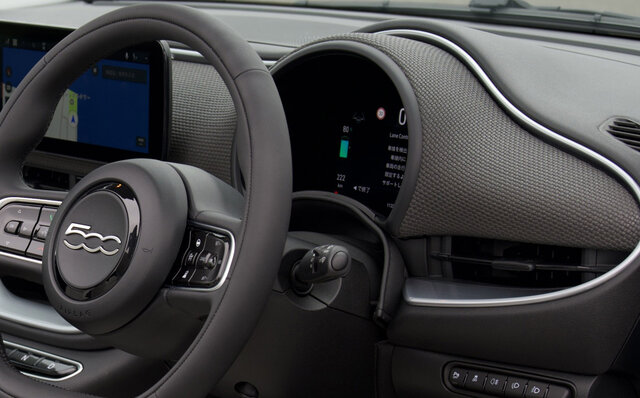 フィアット500eに試乗──アイコニックなデザインを受け継いだフィアット初のBEVの走りとは?|FIAT フィアット500eに試乗──アイコニックなデザインを受け継いだフィアット初のBEVの走りとは?|FIAT