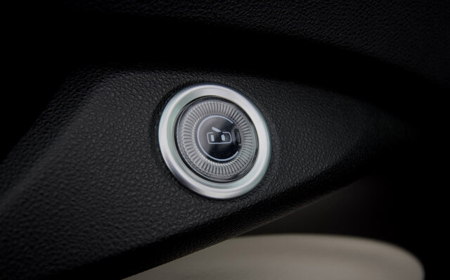 フィアット500eに試乗──アイコニックなデザインを受け継いだフィアット初のBEVの走りとは?|FIAT フィアット500eに試乗──アイコニックなデザインを受け継いだフィアット初のBEVの走りとは?|FIAT