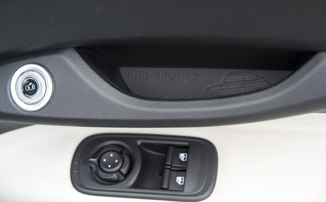 フィアット500eに試乗──アイコニックなデザインを受け継いだフィアット初のBEVの走りとは?|FIAT フィアット500eに試乗──アイコニックなデザインを受け継いだフィアット初のBEVの走りとは?|FIAT