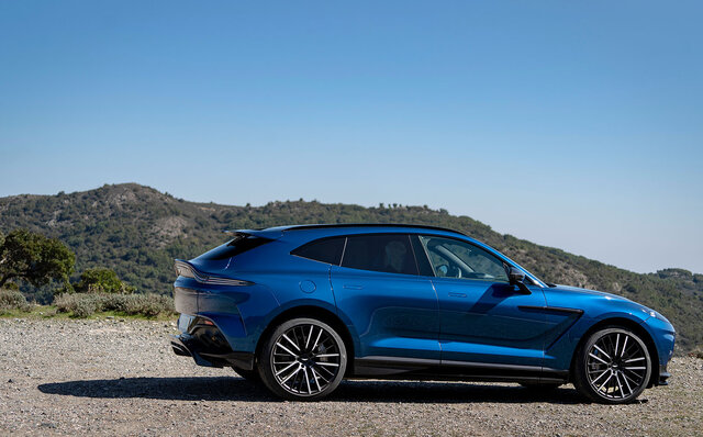 世界でもっともパワフルなSUV「アストンマーティンDBX707」に試乗──オーバー700psのパワーがもたらす走りとは｜ASTON MARTIN