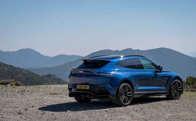 世界でもっともパワフルなSUV「アストンマーティンDBX707」に試乗──オーバー700psのパワーがもたらす走りとは｜ASTON MARTIN