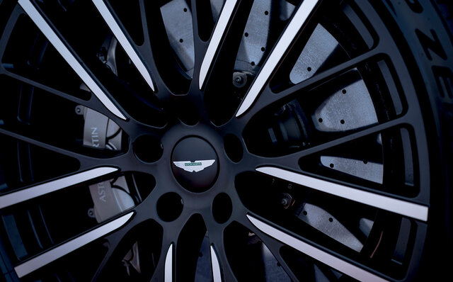 世界でもっともパワフルなSUV「アストンマーティンDBX707」に試乗──オーバー700psのパワーがもたらす走りとは｜ASTON MARTIN