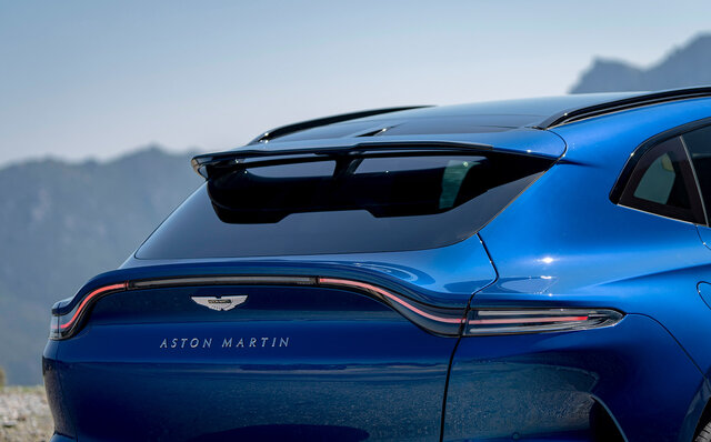 世界でもっともパワフルなSUV「アストンマーティンDBX707」に試乗──オーバー700psのパワーがもたらす走りとは｜ASTON MARTIN