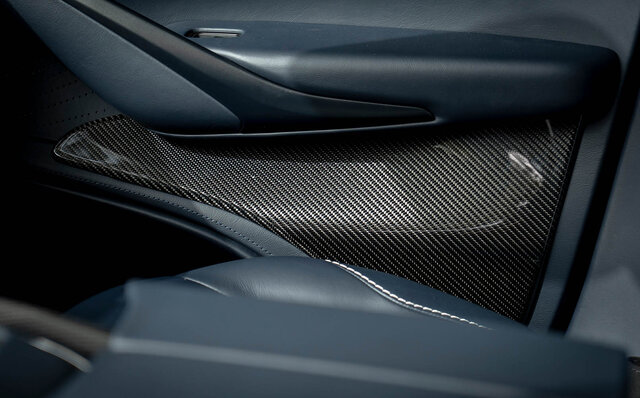 世界でもっともパワフルなSUV「アストンマーティンDBX707」に試乗──オーバー700psのパワーがもたらす走りとは｜ASTON MARTIN