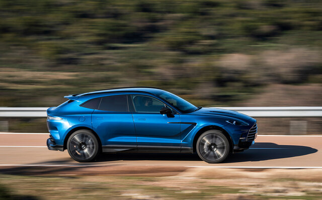 世界でもっともパワフルなSUV「アストンマーティンDBX707」に試乗──オーバー700psのパワーがもたらす走りとは｜ASTON MARTIN