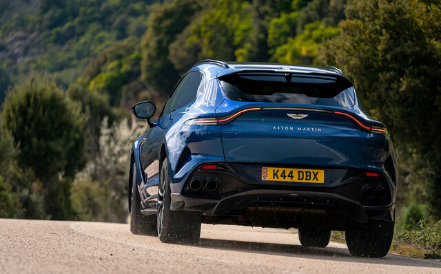 世界でもっともパワフルなSUV「アストンマーティンDBX707」に試乗──オーバー700psのパワーがもたらす走りとは｜ASTON MARTIN