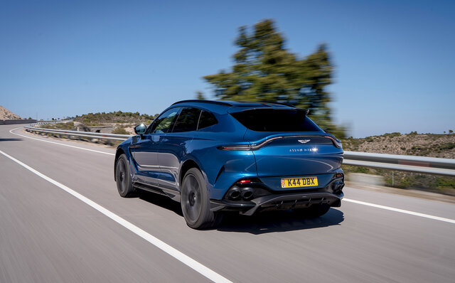 世界でもっともパワフルなSUV「アストンマーティンDBX707」に試乗──オーバー700psのパワーがもたらす走りとは｜ASTON MARTIN