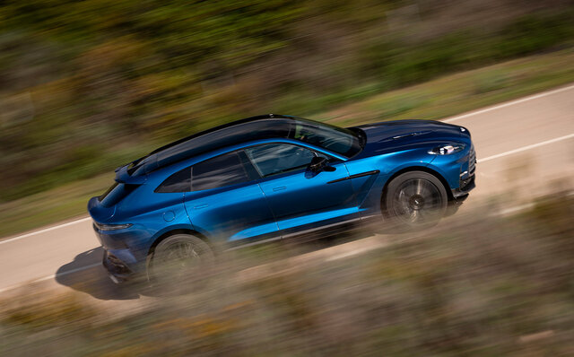 世界でもっともパワフルなSUV「アストンマーティンDBX707」に試乗──オーバー700psのパワーがもたらす走りとは｜ASTON MARTIN