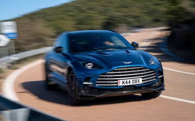 世界でもっともパワフルなSUV「アストンマーティンDBX707」に試乗──オーバー700psのパワーがもたらす走りとは｜ASTON MARTIN