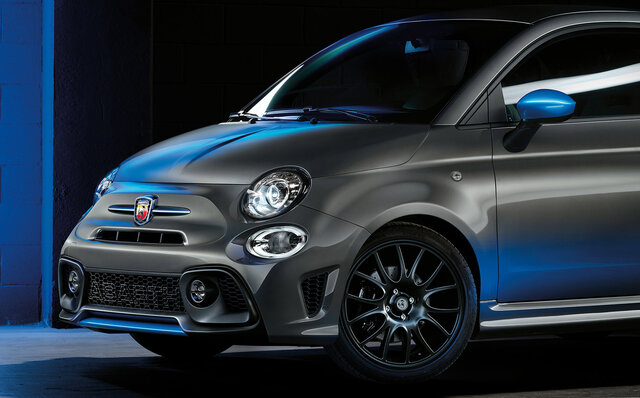 アバルト595に個性的なエクステリアを備えたMT仕様の新グレードF595が誕生 |ABARTH アバルト595に個性的なエクステリアを備えたMT仕様の新グレードF595が誕生 |ABARTH
