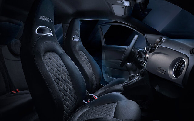 アバルト595に個性的なエクステリアを備えたMT仕様の新グレードF595が誕生 |ABARTH アバルト595に個性的なエクステリアを備えたMT仕様の新グレードF595が誕生 |ABARTH